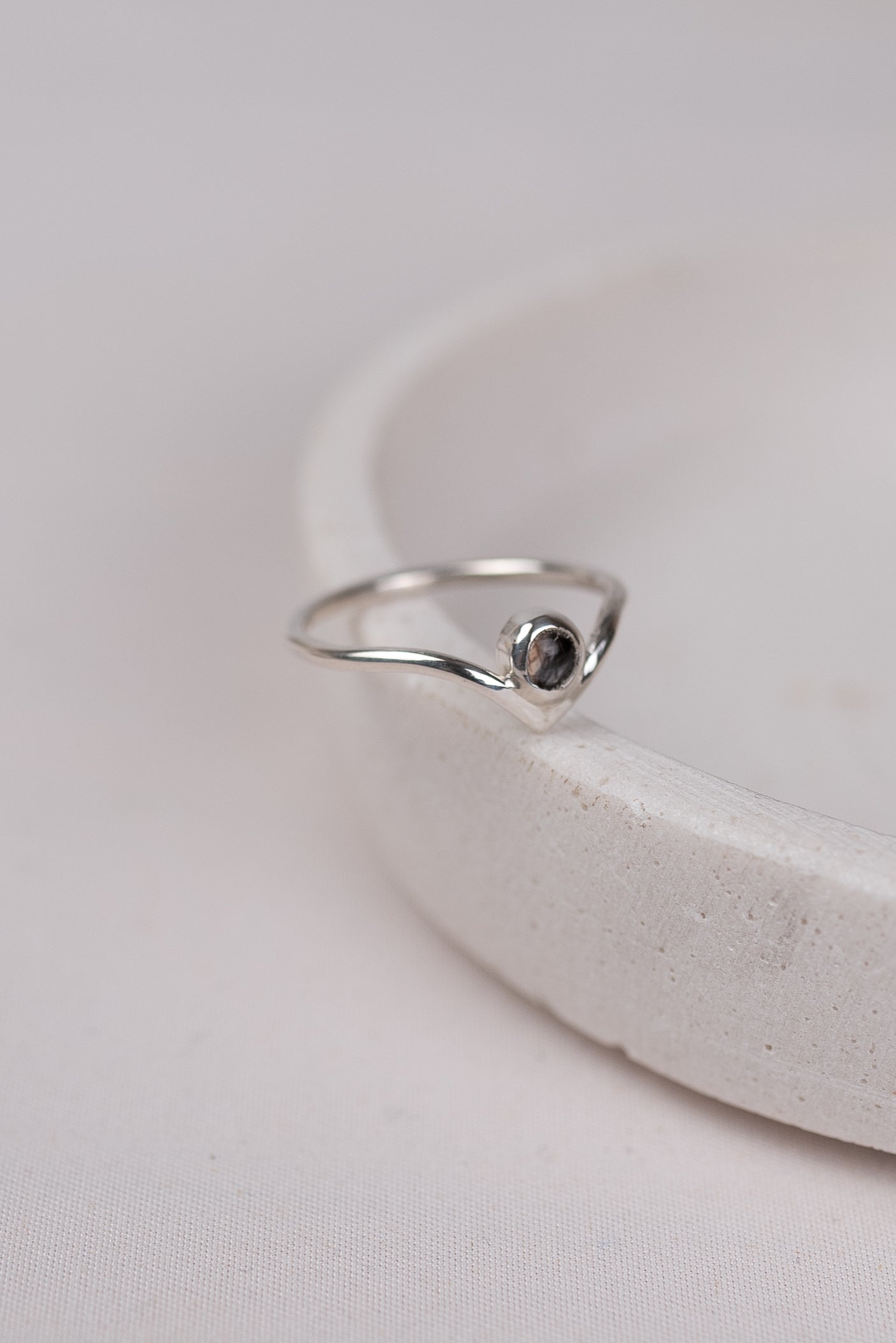 NEU Zarter V Ring