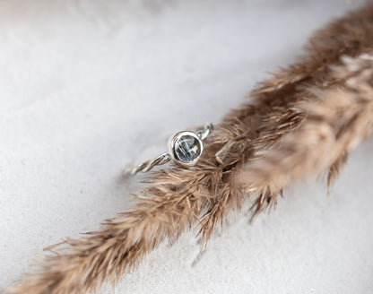 Ring mit gedrehtem Ringband