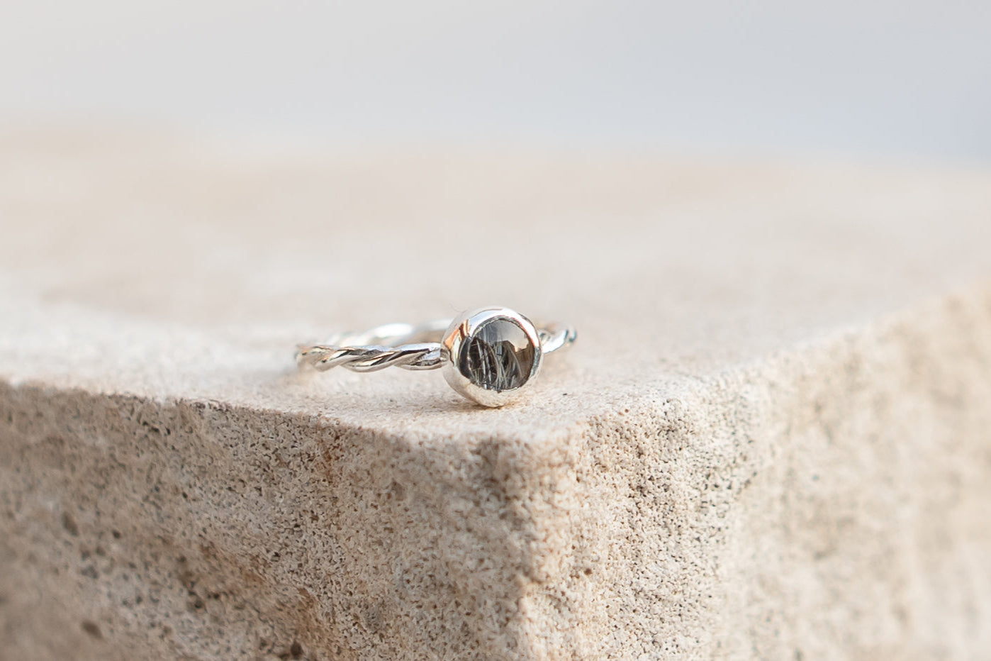 Ring mit gedrehtem Ringband