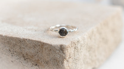 Ring mit gedrehtem Ringband