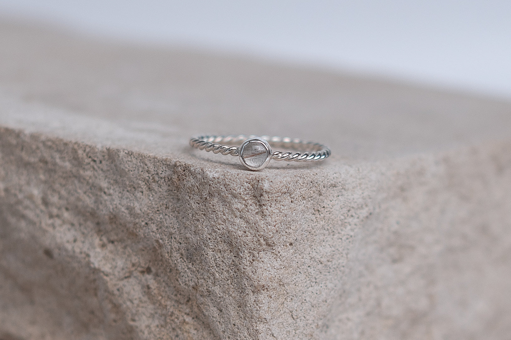 Filigraner gedrehter Ring