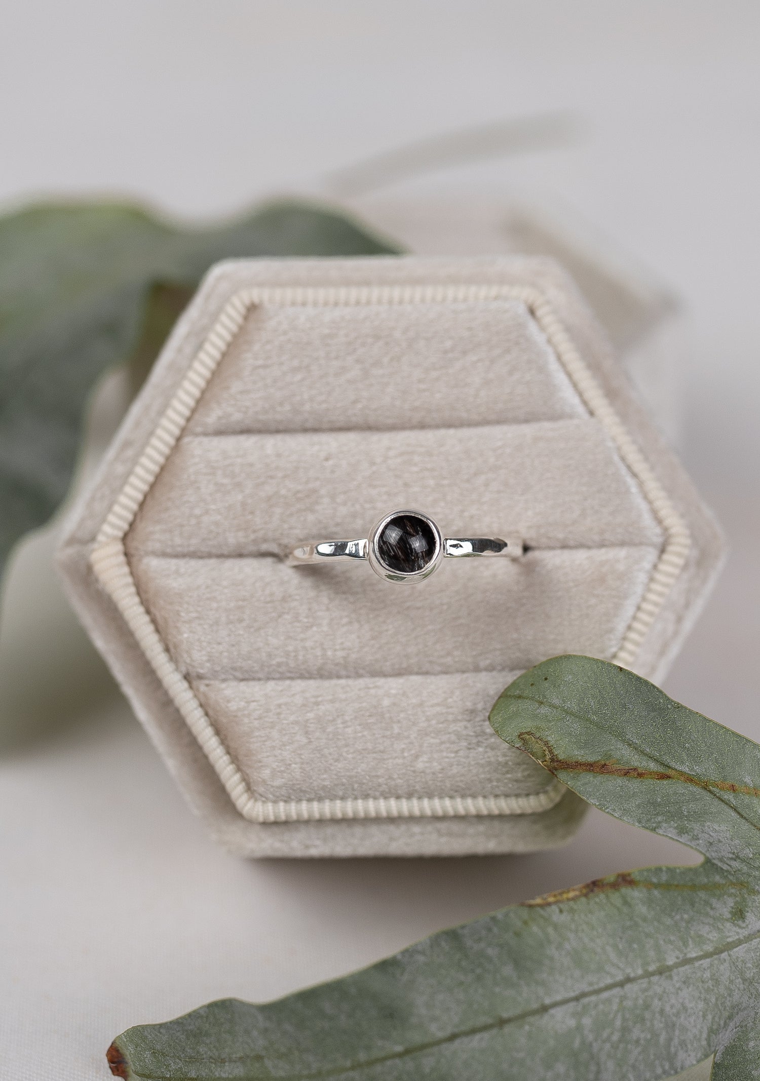 NEU Gehämmerter Ring