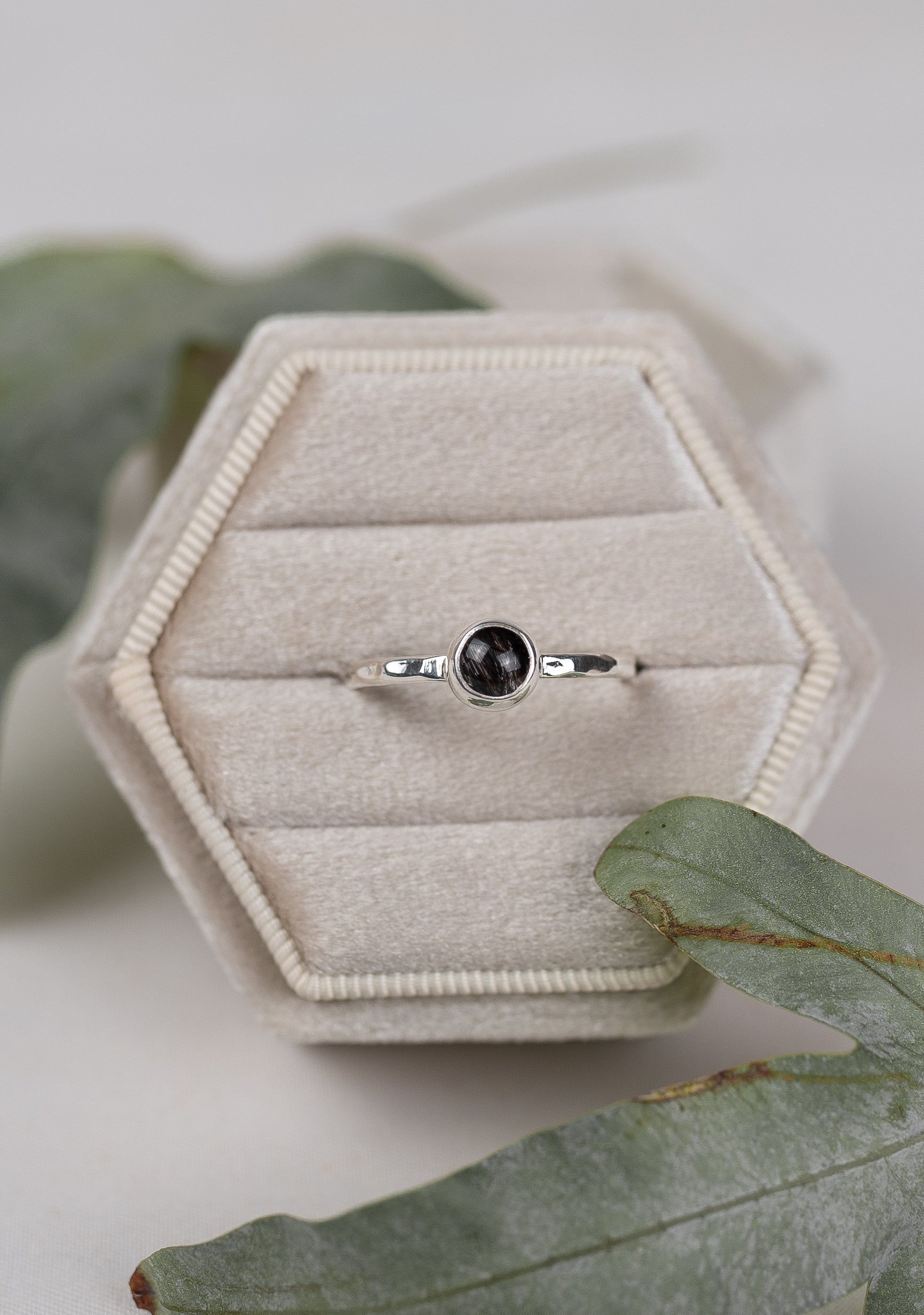 NEU Gehämmerter Ring