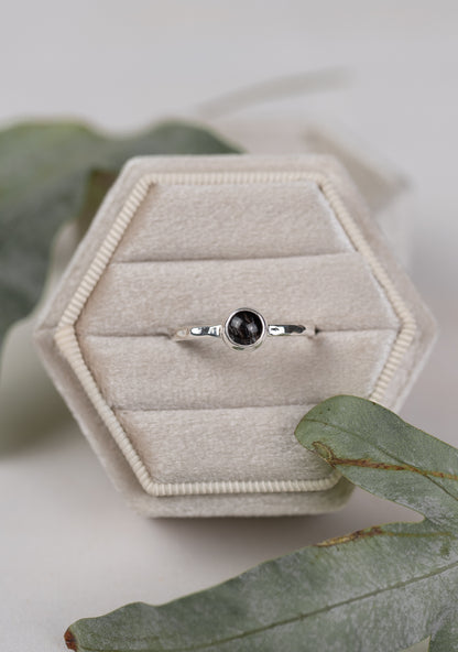 NEU Gehämmerter Ring