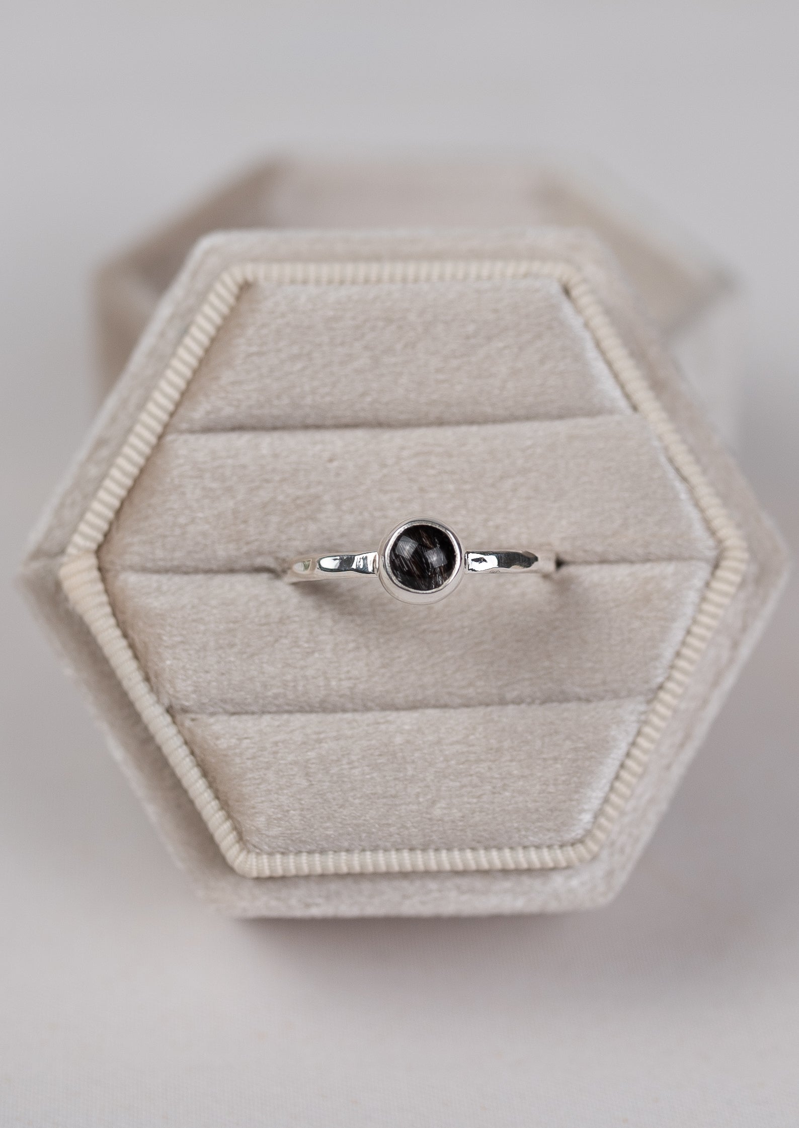 NEU Gehämmerter Ring