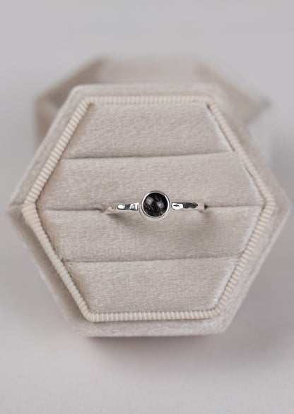 NEU Gehämmerter Ring