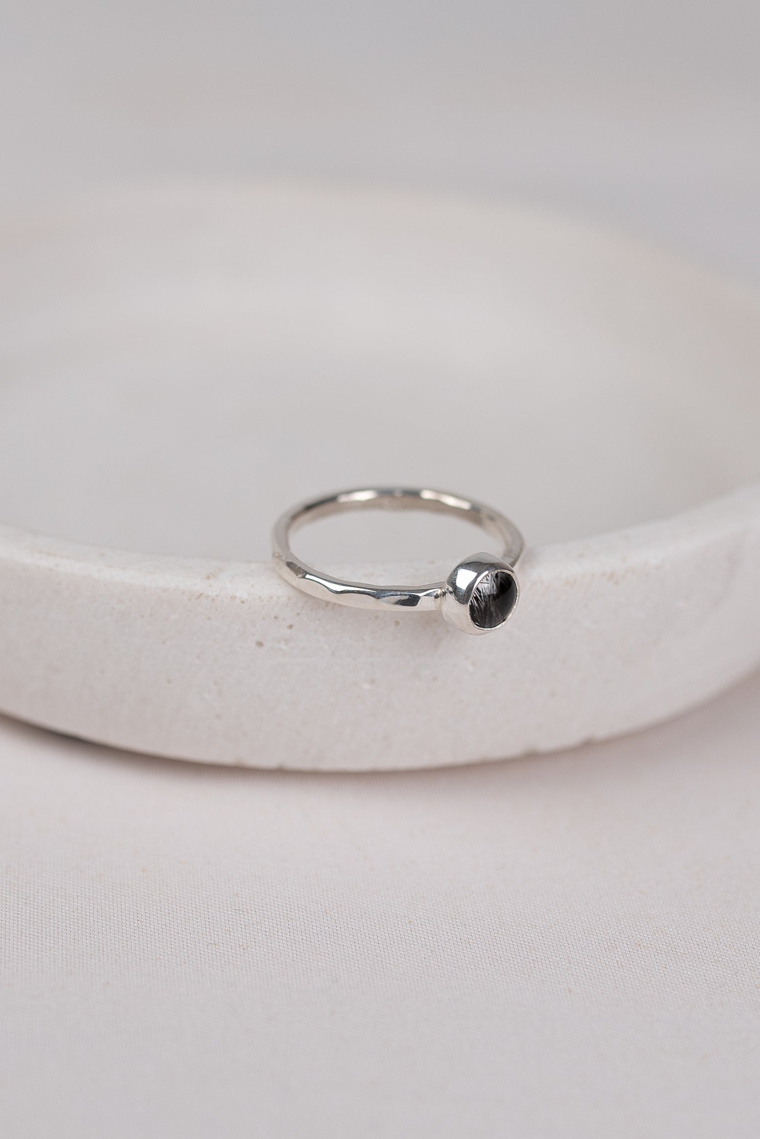 NEU Gehämmerter Ring