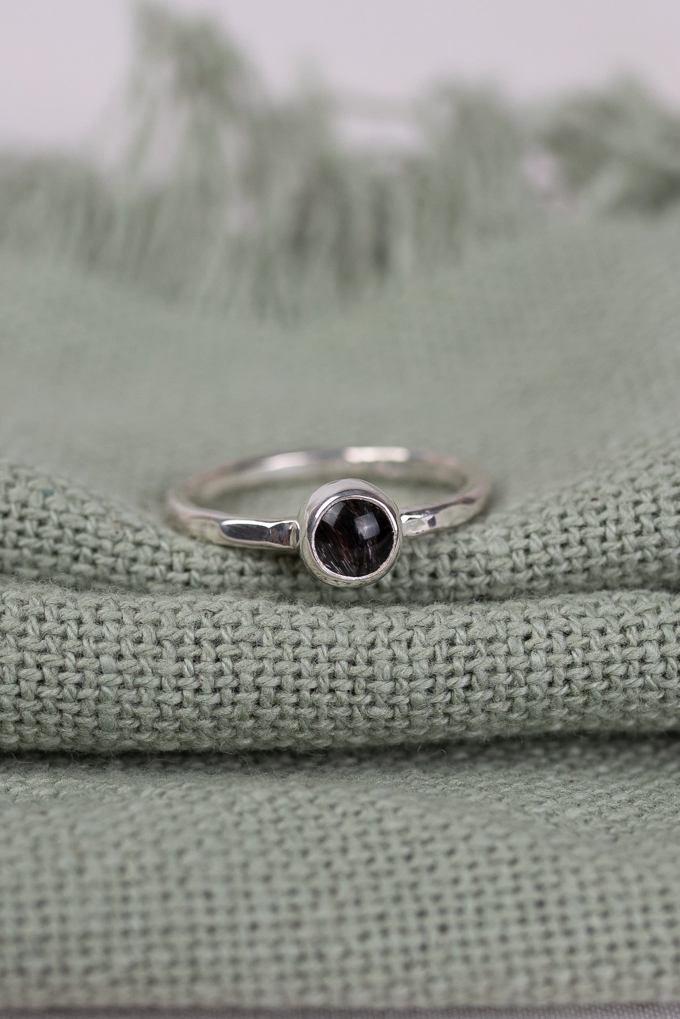 NEU Gehämmerter Ring