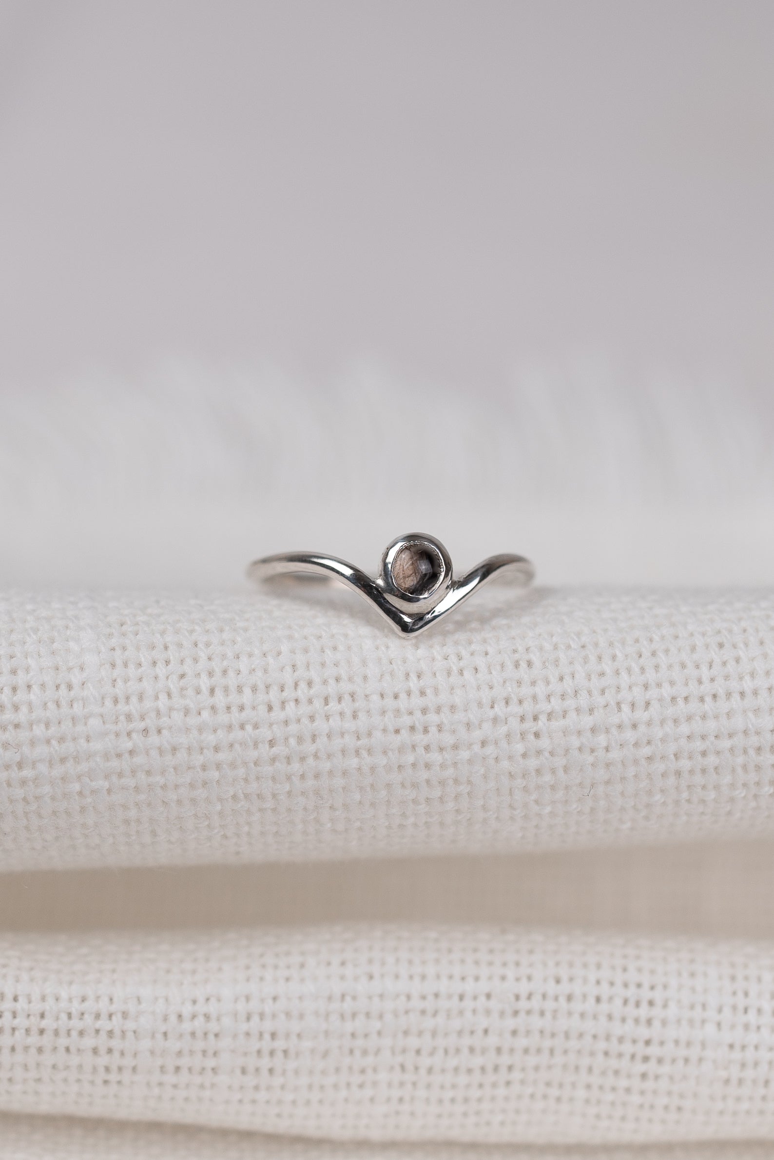 NEU Zarter V Ring